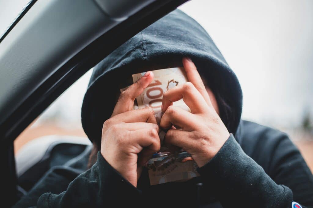 Hamis vízumok és randevúzási csalások